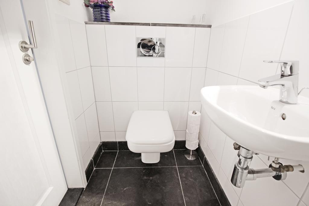 Ground Floor Canal Apartment Amsterdam Ngoại thất bức ảnh
